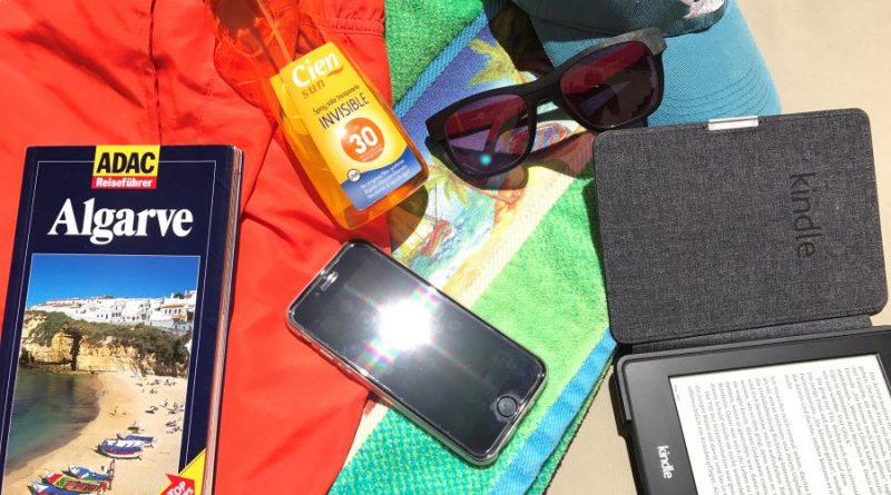 Das Smartphone im Urlaub vor zu viel Sonne schützen