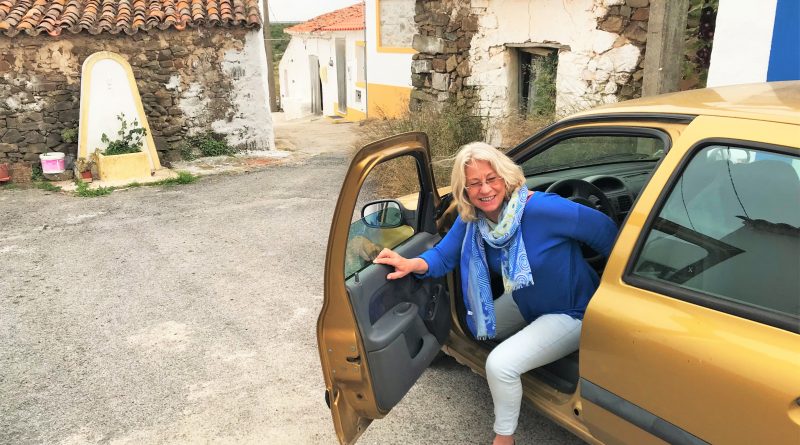 Bettina Haskamp lebt als Autorin von Algarve-Krimis in der Nähe von Alcoutim auf dem Lande